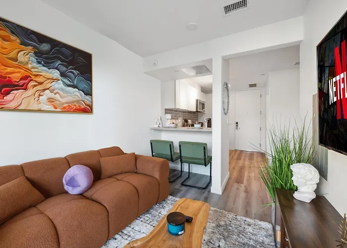 Hollywood 1Bdr Apt With Pool, Free Parking, Gym