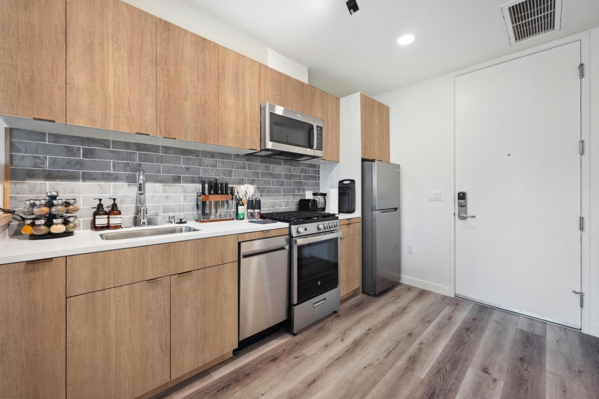 Hollywood 1bdr With Pool, Free Parking, Gym Los Angeles